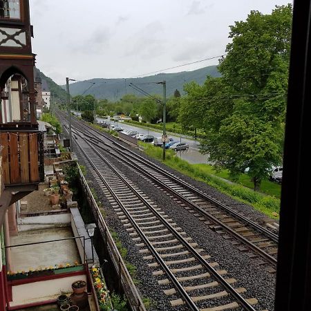 Hotelzimmer im alten Reihenhaus auf der Stadtmauer Bacharach Exterior foto