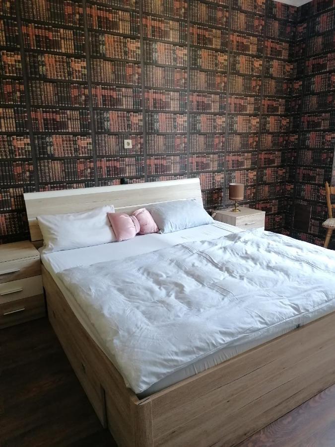 Hotelzimmer im alten Reihenhaus auf der Stadtmauer Bacharach Exterior foto